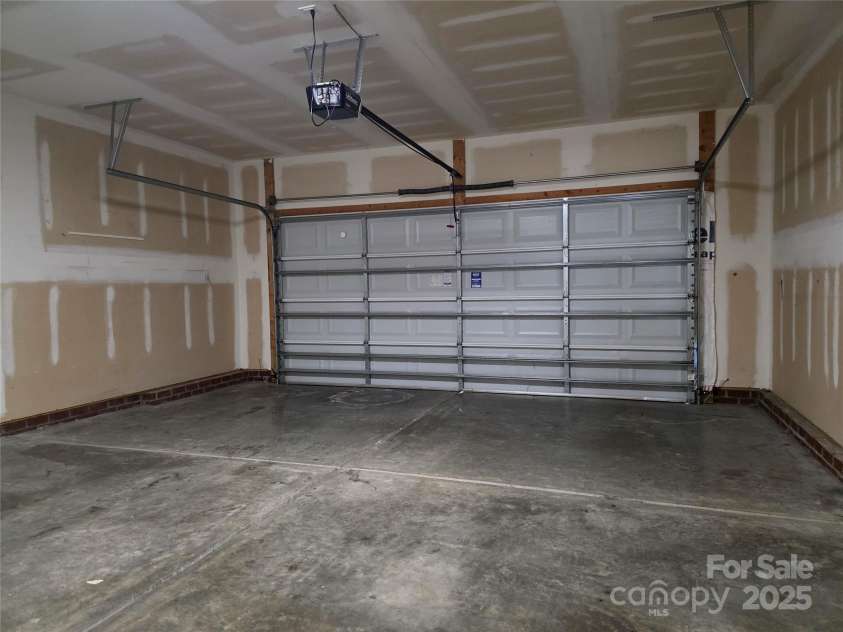 6005 Trailwater Road, Charlotte, NC 28278.  MLS# CAR4278335, YatesRealty ID 30754. 