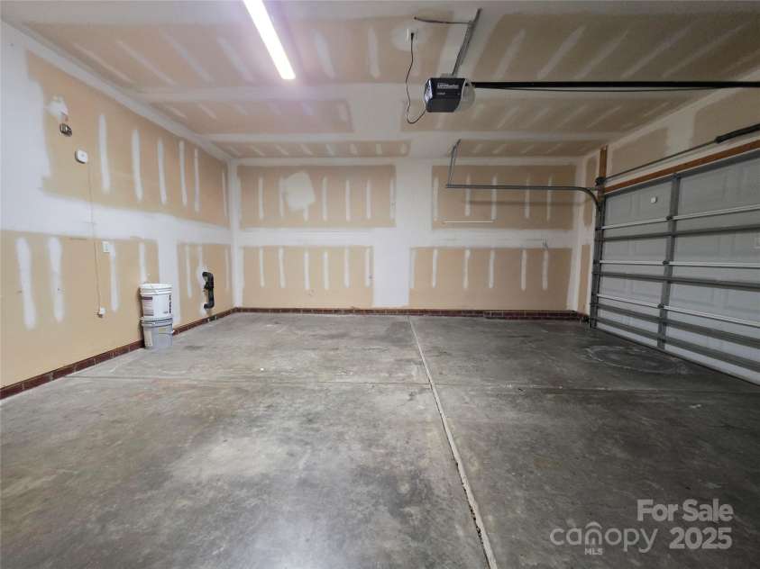 6005 Trailwater Road, Charlotte, NC 28278.  MLS# CAR4278335, YatesRealty ID 30754. 