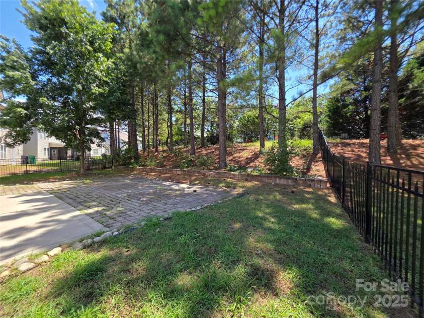 6005 Trailwater Road, Charlotte, NC 28278.  MLS# CAR4278335, YatesRealty ID 30754. 