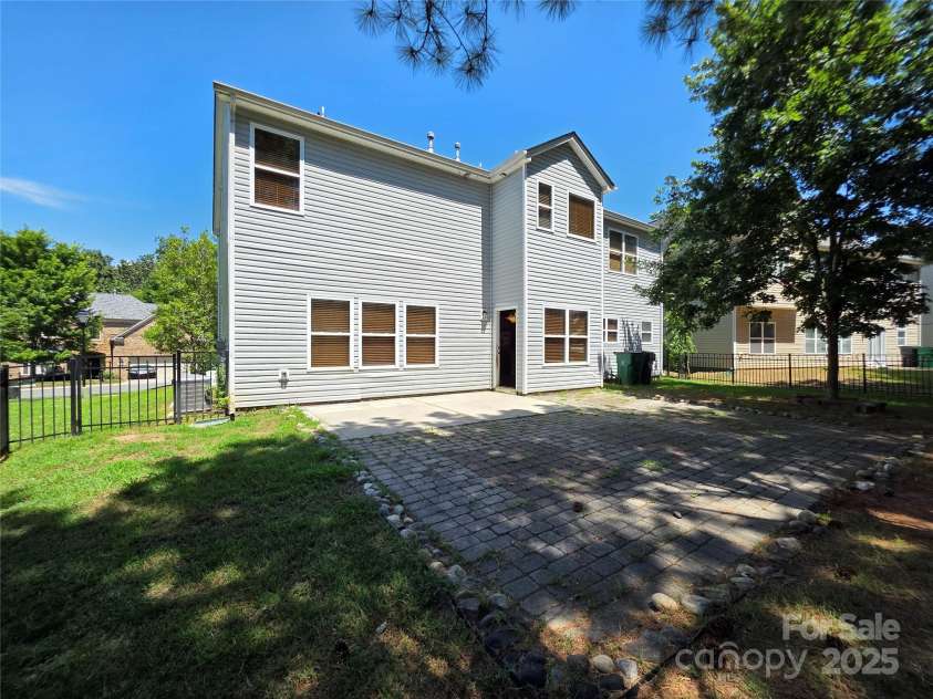 6005 Trailwater Road, Charlotte, NC 28278.  MLS# CAR4278335, YatesRealty ID 30754. 
