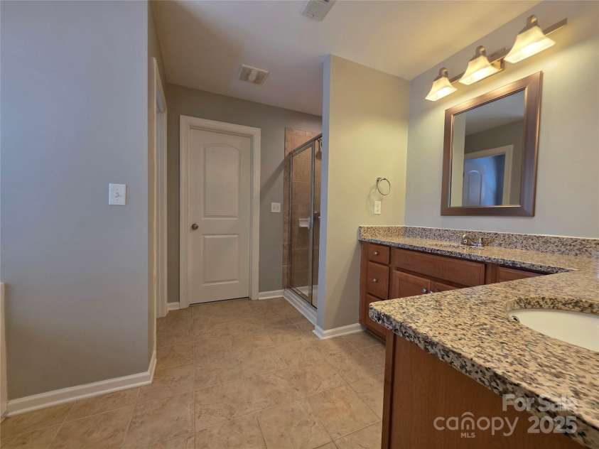 6005 Trailwater Road, Charlotte, NC 28278.  MLS# CAR4278335, YatesRealty ID 30754. 