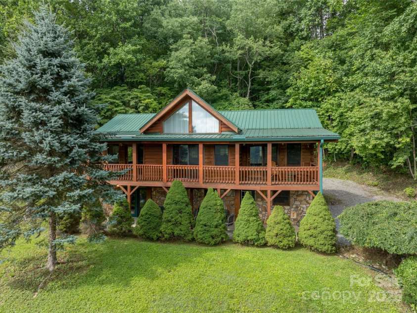125 Apple Blossom Lane, Maggie Valley, NC 28751.  MLS# CAR4285766, YatesRealty ID 30755. End of the road  privacy