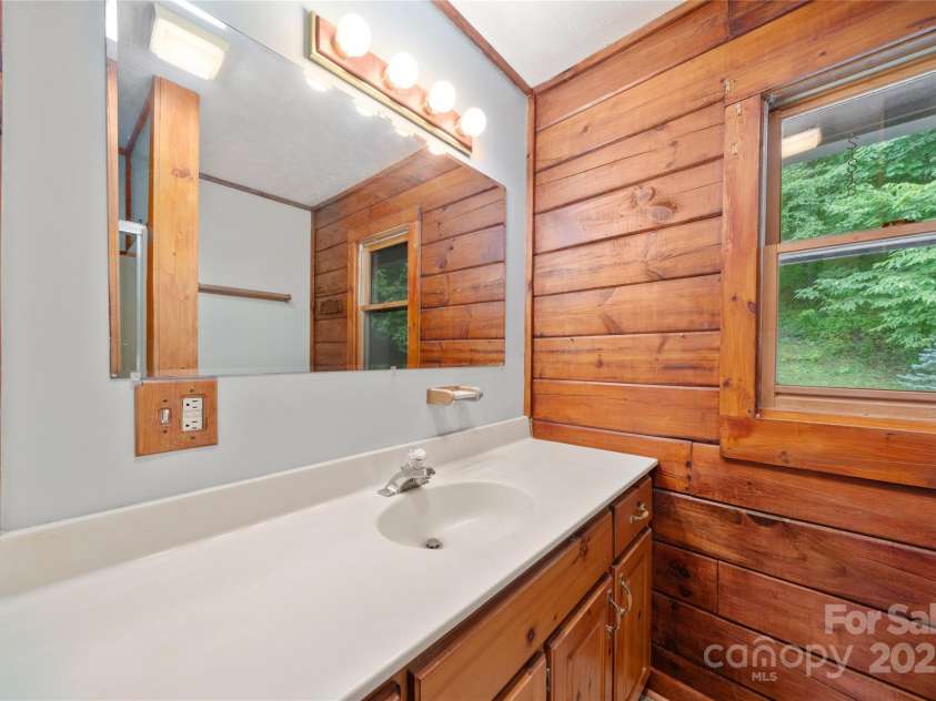 125 Apple Blossom Lane, Maggie Valley, NC 28751.  MLS# CAR4285766, YatesRealty ID 30755. Ensuite