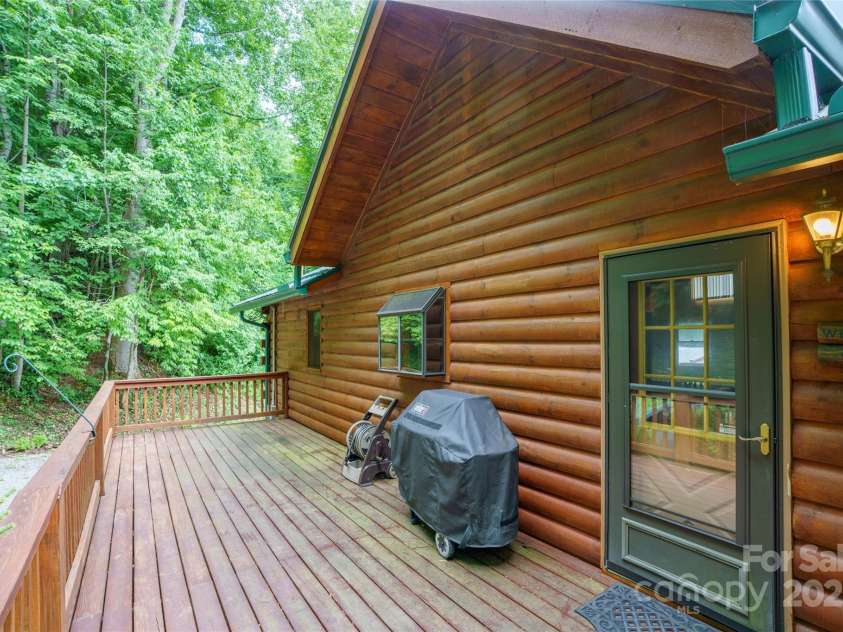 125 Apple Blossom Lane, Maggie Valley, NC 28751.  MLS# CAR4285766, YatesRealty ID 30755. Huge Grilllig Deck
