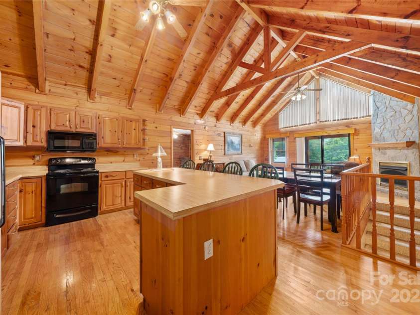 125 Apple Blossom Lane, Maggie Valley, NC 28751.  MLS# CAR4285766, YatesRealty ID 30755. Huge Island in kitche seats 4 or 5 people