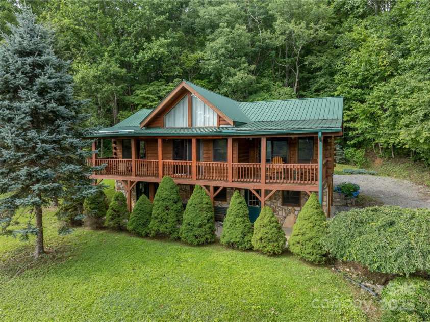 125 Apple Blossom Lane, Maggie Valley, NC 28751.  MLS# CAR4285766, YatesRealty ID 30755. Log Cabin - VIEWS & basement with 2 garages
