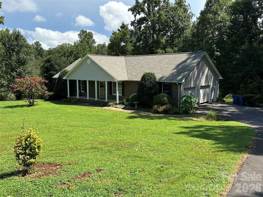 1724 Wellington Avenue, Newton, NC 28658.  MLS# CAR4392488, YatesRealty ID 30755. 