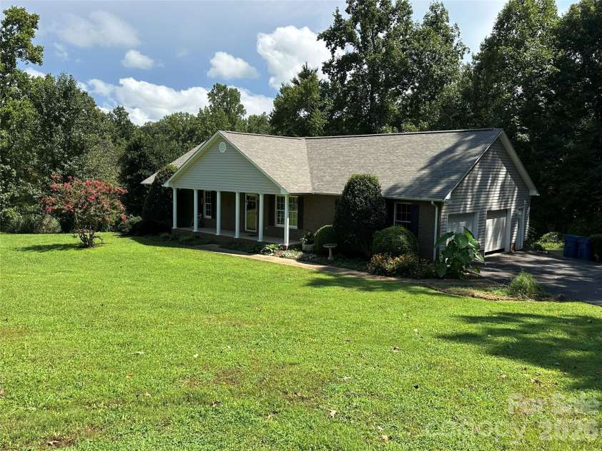 1724 Wellington Avenue, Newton, NC 28658.  MLS# CAR4392488, YatesRealty ID 30755. 