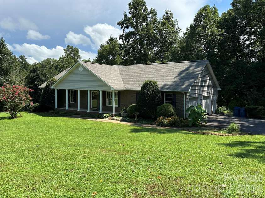 1724 Wellington Avenue, Newton, NC 28658.  MLS# CAR4392488, YatesRealty ID 30755. 
