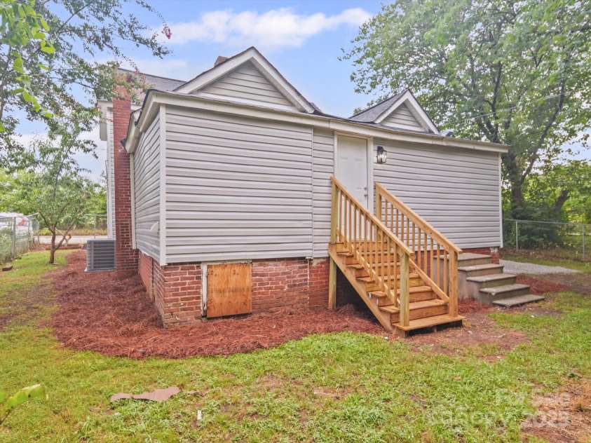 5 Cooper Street, Salisbury, NC 28144.  MLS# CAR4282765, YatesRealty ID 30757. 