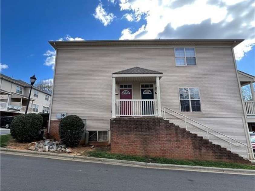 6509 Quarterbridge Lane, Charlotte, NC 28262.  MLS# CAR4394038, YatesRealty ID 30757. 
