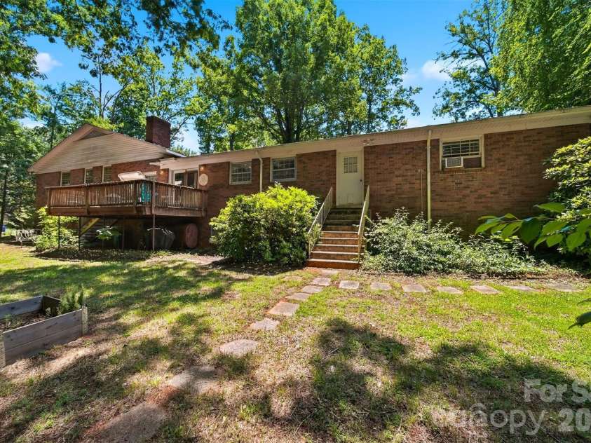 200 Westwood Drive, Morganton, NC 28655.  MLS# CAR4391941, YatesRealty ID 30759. 