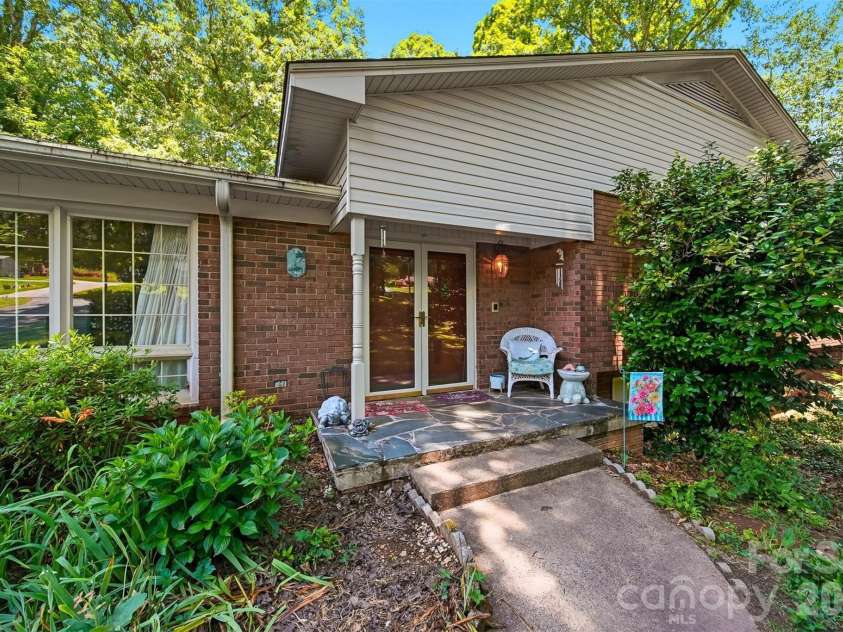 200 Westwood Drive, Morganton, NC 28655.  MLS# CAR4391941, YatesRealty ID 30759. 