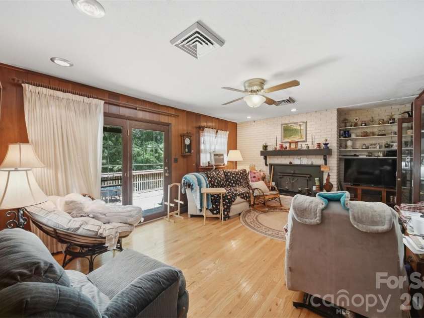 200 Westwood Drive, Morganton, NC 28655.  MLS# CAR4391941, YatesRealty ID 30759. 