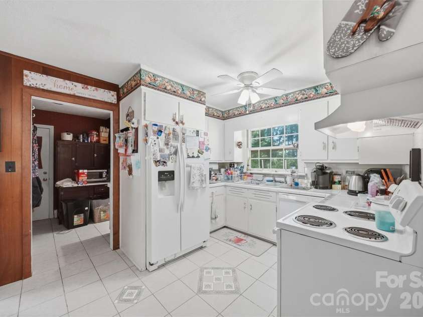 200 Westwood Drive, Morganton, NC 28655.  MLS# CAR4391941, YatesRealty ID 30759. 
