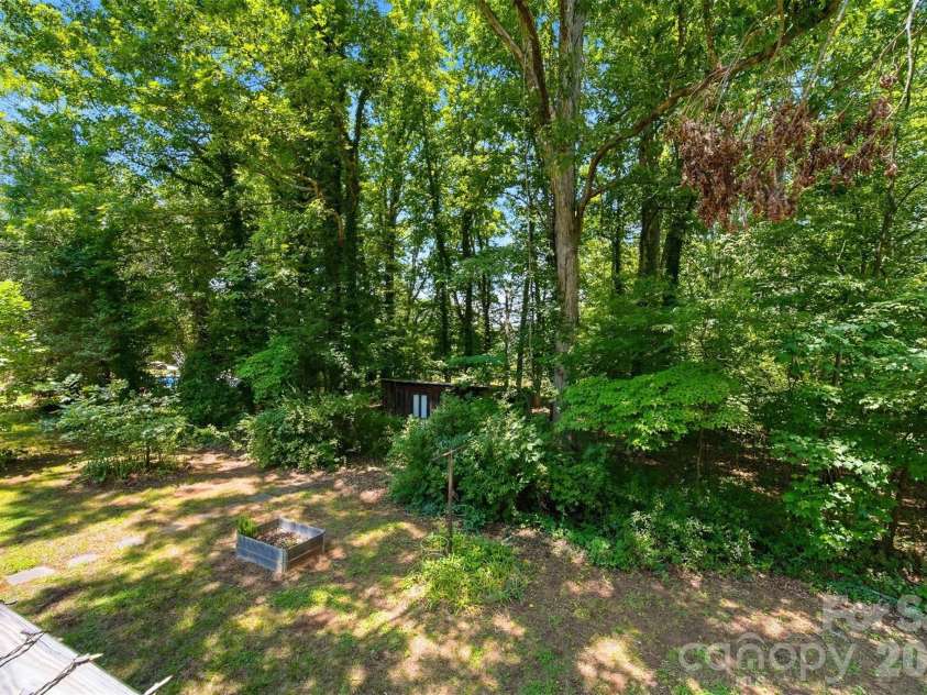 200 Westwood Drive, Morganton, NC 28655.  MLS# CAR4391941, YatesRealty ID 30759. 