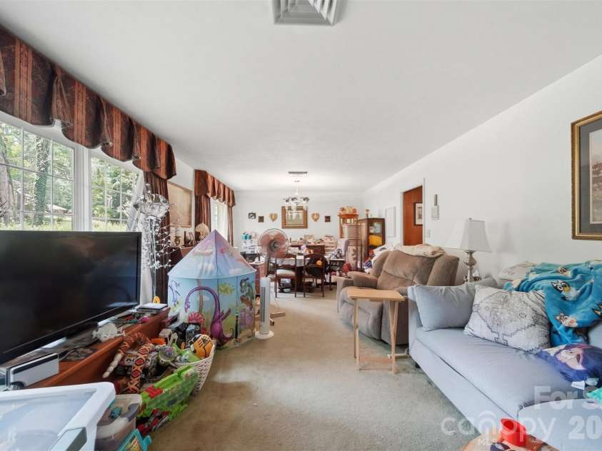 200 Westwood Drive, Morganton, NC 28655.  MLS# CAR4391941, YatesRealty ID 30759. 