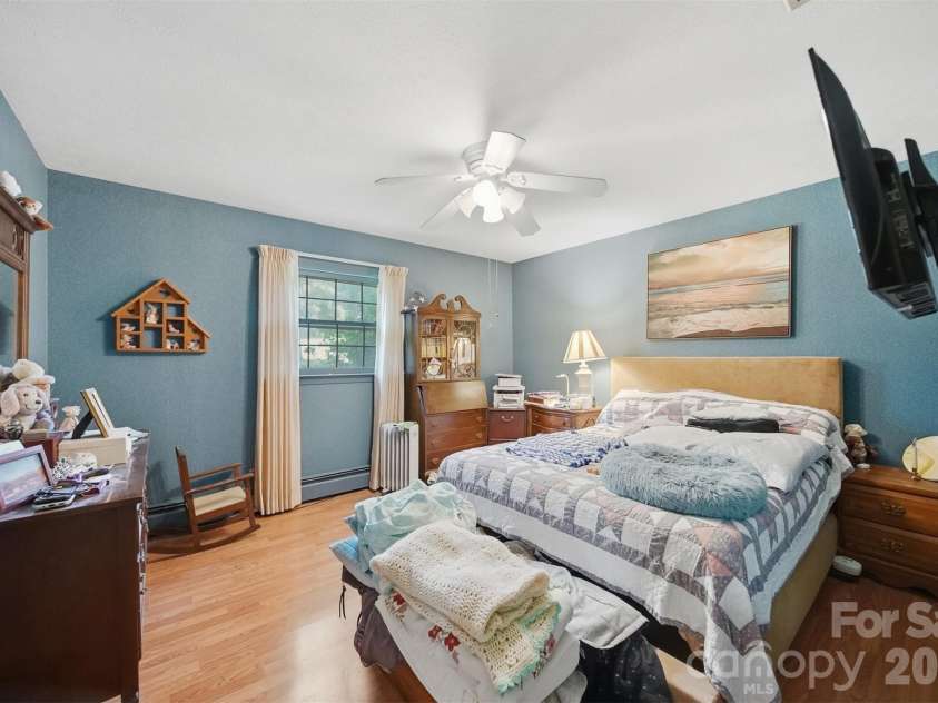 200 Westwood Drive, Morganton, NC 28655.  MLS# CAR4391941, YatesRealty ID 30759. 