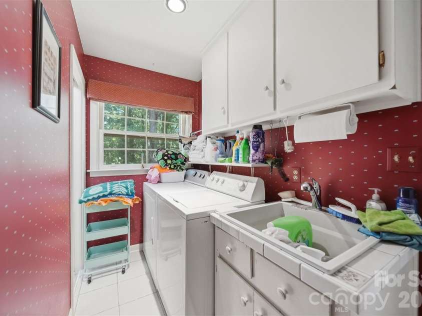 200 Westwood Drive, Morganton, NC 28655.  MLS# CAR4391941, YatesRealty ID 30759. 