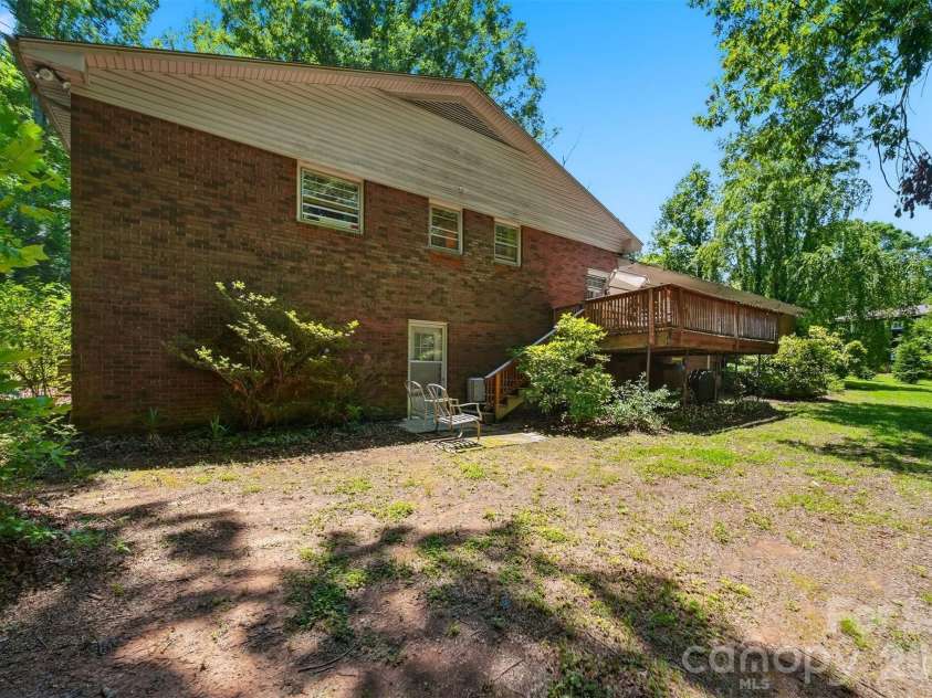 200 Westwood Drive, Morganton, NC 28655.  MLS# CAR4391941, YatesRealty ID 30759. 