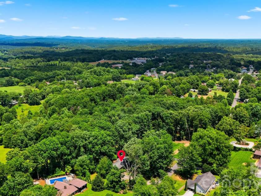 200 Westwood Drive, Morganton, NC 28655.  MLS# CAR4391941, YatesRealty ID 30759. 