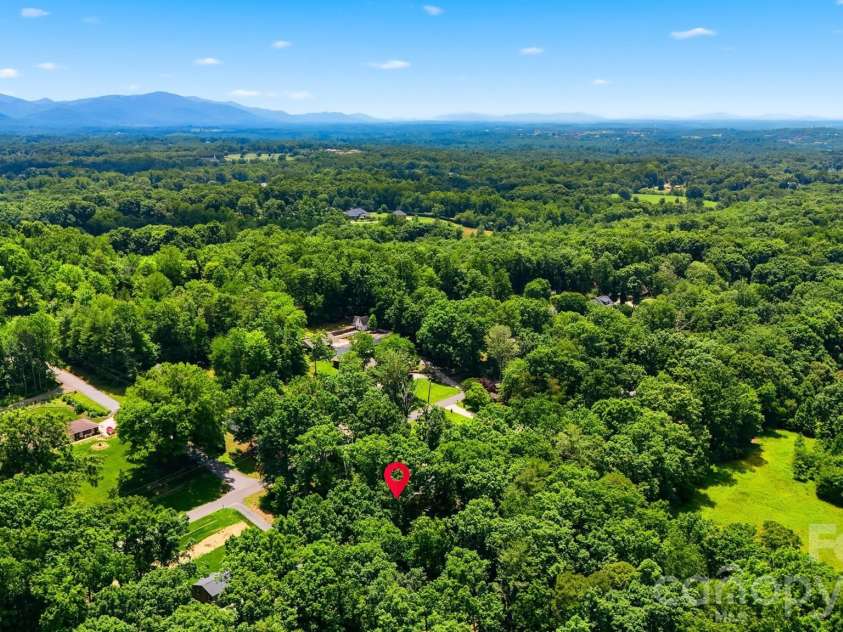 200 Westwood Drive, Morganton, NC 28655.  MLS# CAR4391941, YatesRealty ID 30759. 
