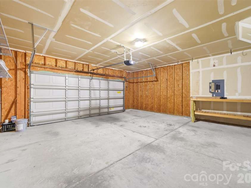 15725 Chipping Drive, Huntersville, NC 28078.  MLS# CAR4335017, YatesRealty ID 3076. 2 car garage