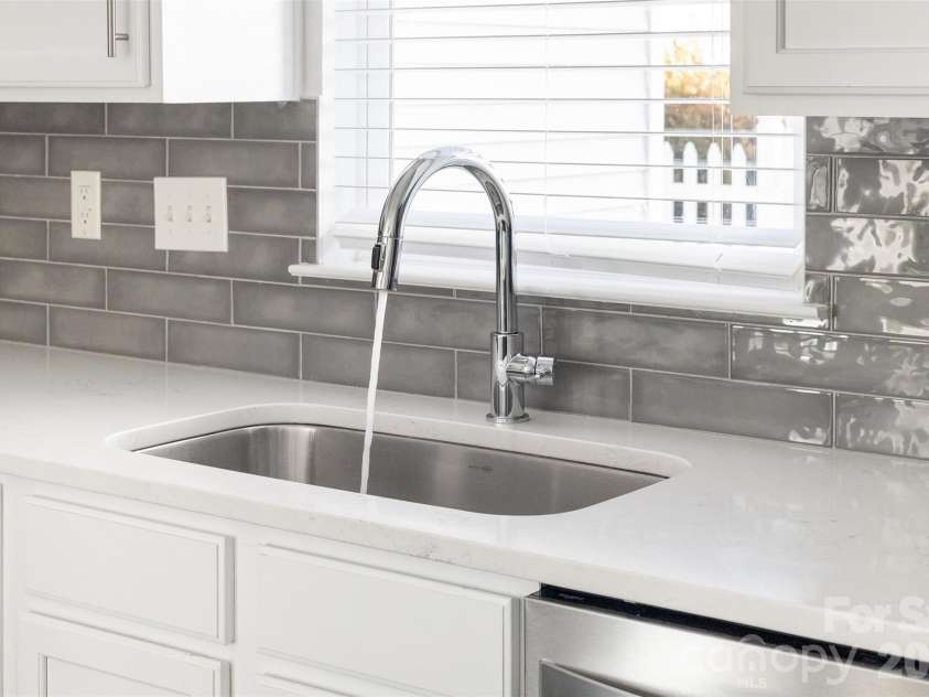 15725 Chipping Drive, Huntersville, NC 28078.  MLS# CAR4335017, YatesRealty ID 3076. 