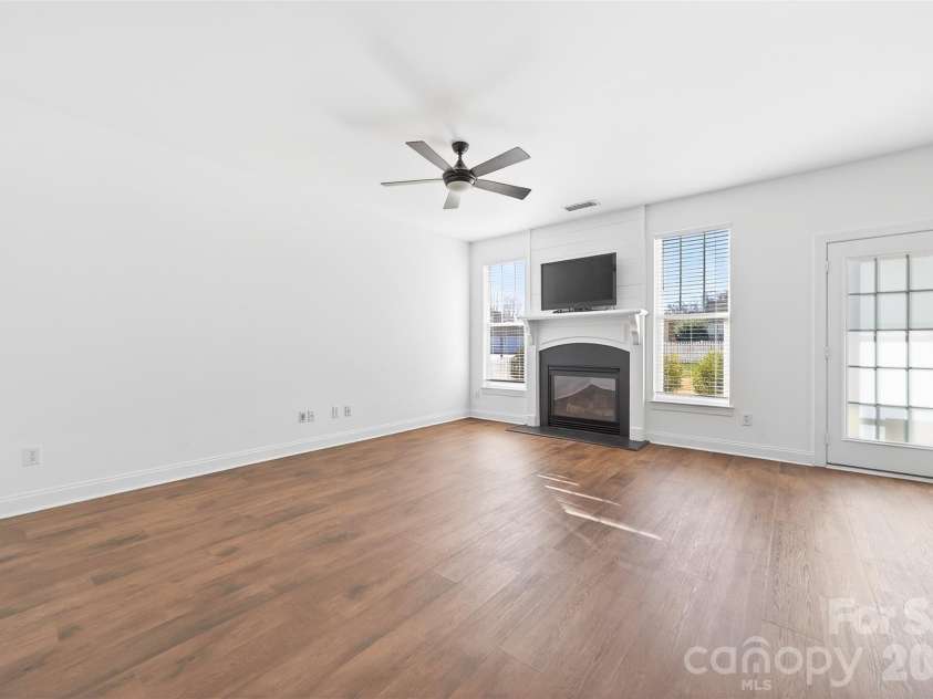 15725 Chipping Drive, Huntersville, NC 28078.  MLS# CAR4335017, YatesRealty ID 3076. 