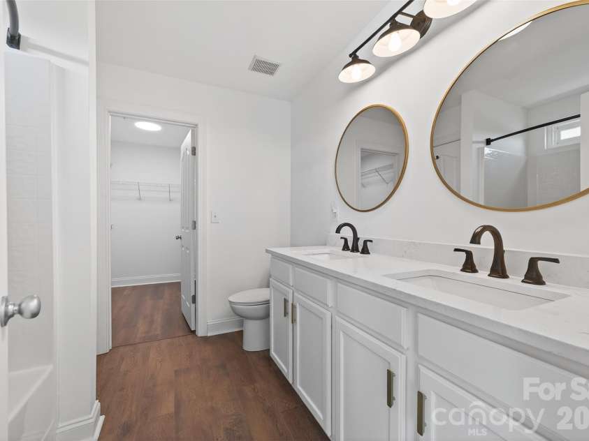 15725 Chipping Drive, Huntersville, NC 28078.  MLS# CAR4335017, YatesRealty ID 3076. Dual vanity primary bath