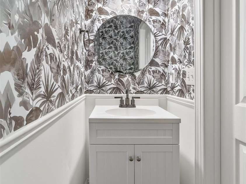 15725 Chipping Drive, Huntersville, NC 28078.  MLS# CAR4335017, YatesRealty ID 3076. Main floor powder room