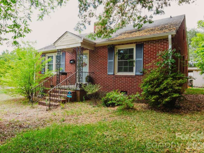 303 Myrtle Avenue, Hamlet, NC 28345.  MLS# CAR4393489, YatesRealty ID 30760. 