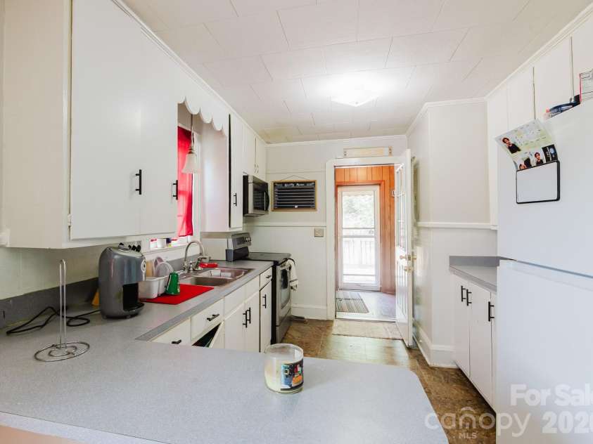 303 Myrtle Avenue, Hamlet, NC 28345.  MLS# CAR4393489, YatesRealty ID 30760. 