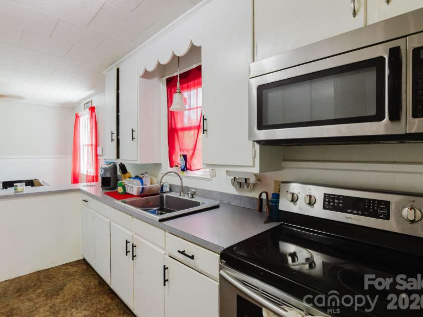 303 Myrtle Avenue, Hamlet, NC 28345.  MLS# CAR4393489, YatesRealty ID 30760. 