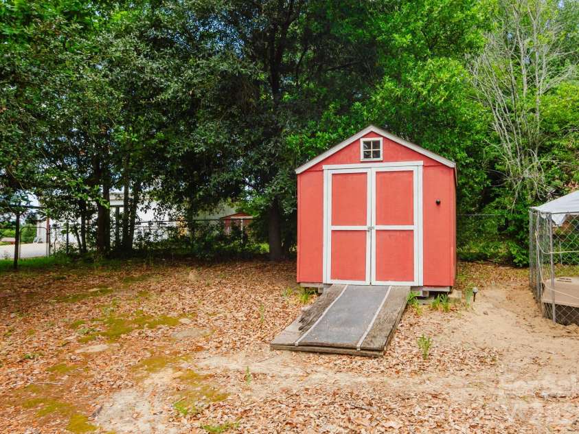 303 Myrtle Avenue, Hamlet, NC 28345.  MLS# CAR4393489, YatesRealty ID 30760. 