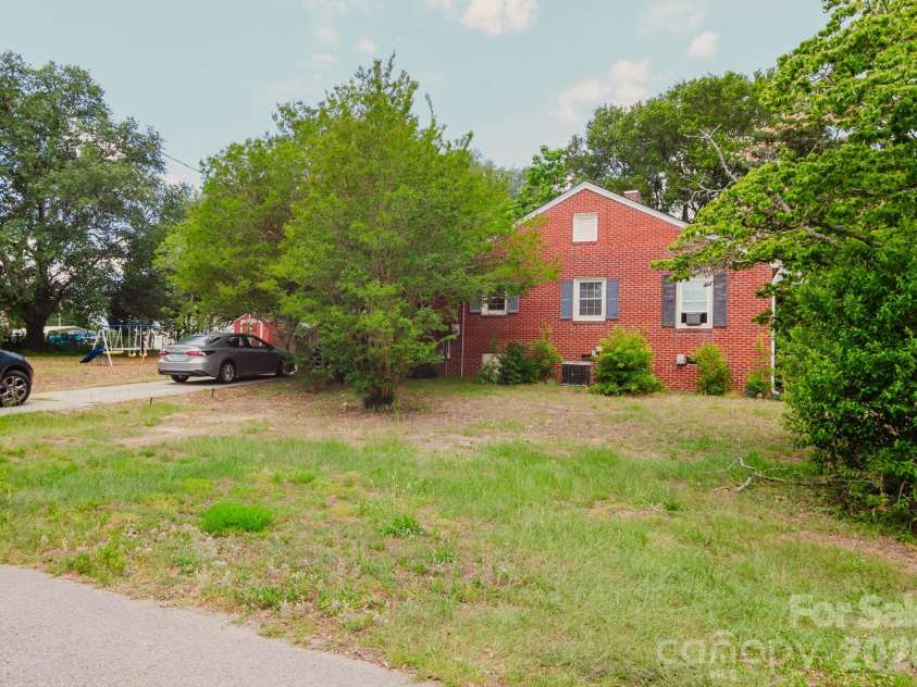 303 Myrtle Avenue, Hamlet, NC 28345.  MLS# CAR4393489, YatesRealty ID 30760. 
