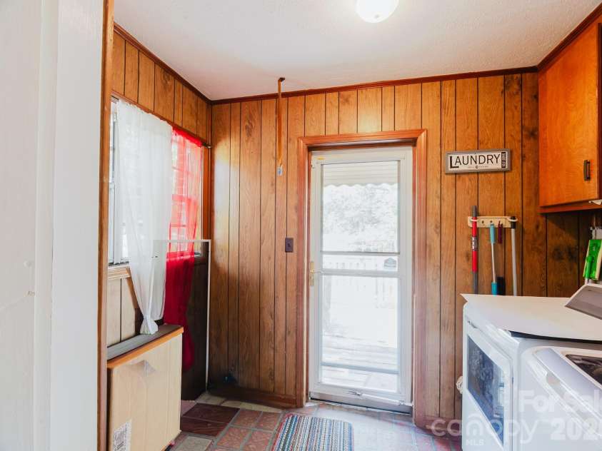303 Myrtle Avenue, Hamlet, NC 28345.  MLS# CAR4393489, YatesRealty ID 30760. Laundry room