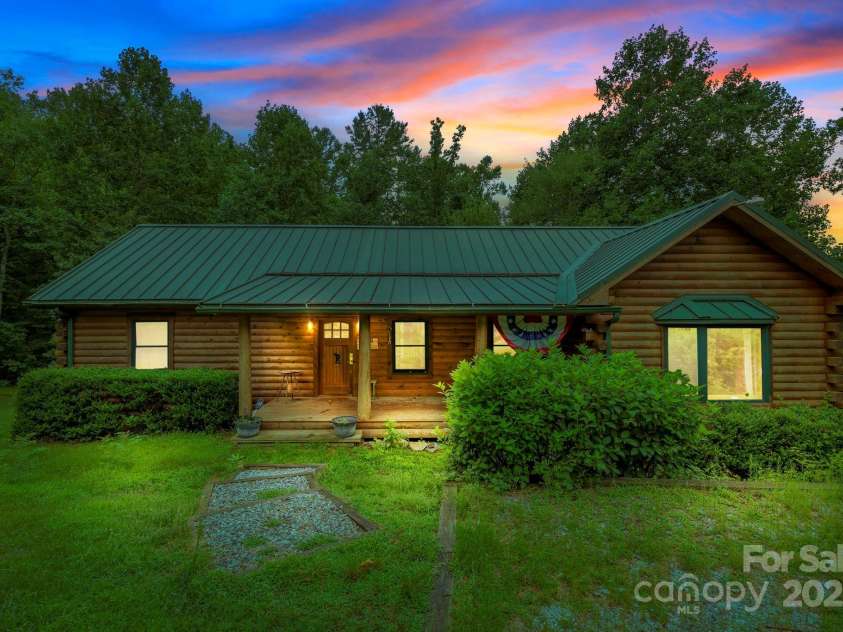 266 Rhododendron Drive, Saluda, NC 28773.  MLS# CAR4288597, YatesRealty ID 30762. Cozy mountain cabin