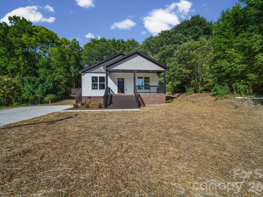 993 13th Street, Lancaster, SC 29720.  MLS# CAR4393883, YatesRealty ID 30762. 