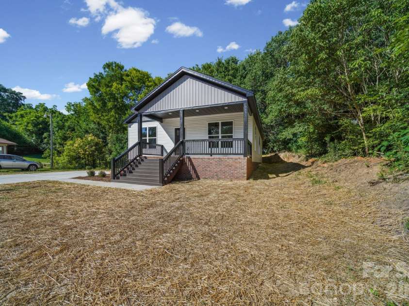 993 13th Street, Lancaster, SC 29720.  MLS# CAR4393883, YatesRealty ID 30762. 