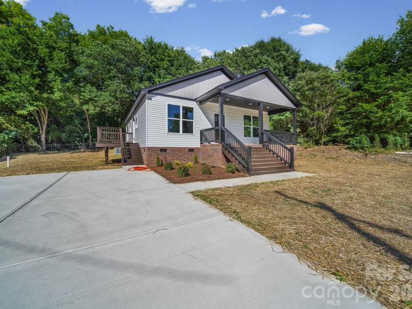 993 13th Street, Lancaster, SC 29720.  MLS# CAR4393883, YatesRealty ID 30762. 