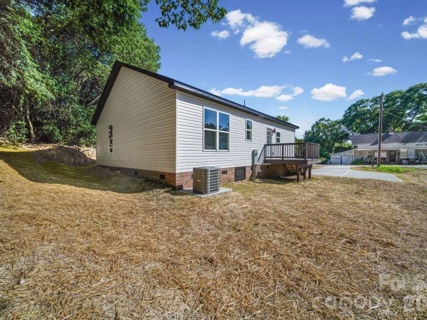993 13th Street, Lancaster, SC 29720.  MLS# CAR4393883, YatesRealty ID 30762. 