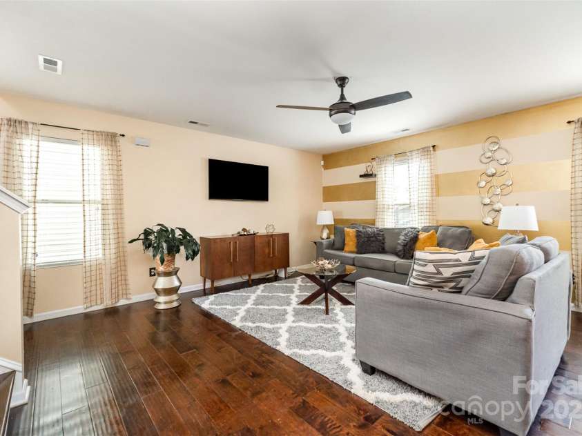906 Rook Road, Charlotte, NC 28216.  MLS# CAR4281976, YatesRealty ID 30764. 