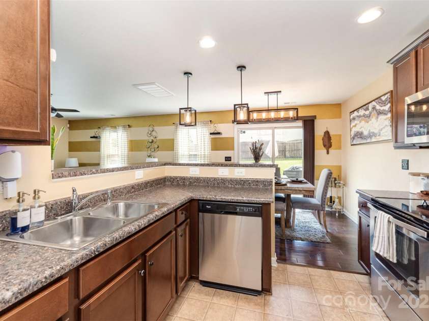 906 Rook Road, Charlotte, NC 28216.  MLS# CAR4281976, YatesRealty ID 30764. 