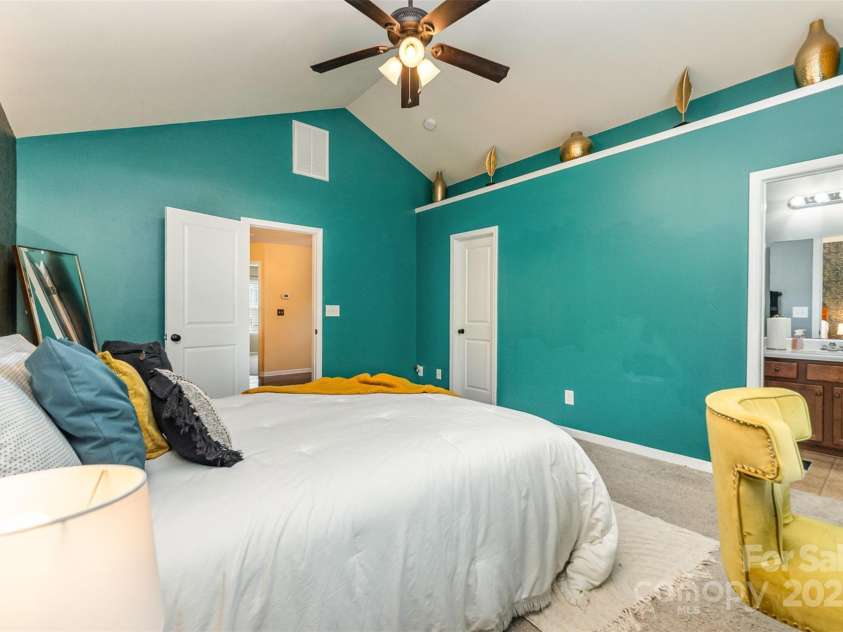906 Rook Road, Charlotte, NC 28216.  MLS# CAR4281976, YatesRealty ID 30764. 
