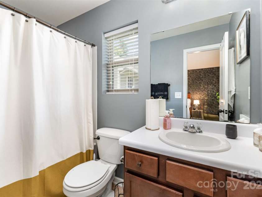 906 Rook Road, Charlotte, NC 28216.  MLS# CAR4281976, YatesRealty ID 30764. 