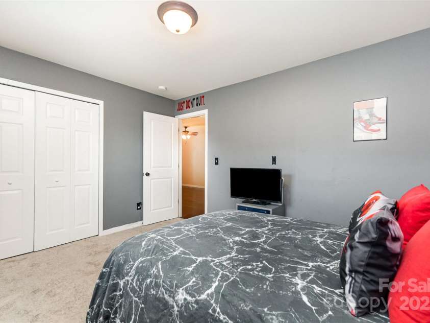 906 Rook Road, Charlotte, NC 28216.  MLS# CAR4281976, YatesRealty ID 30764. 