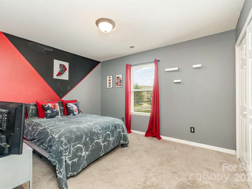 906 Rook Road, Charlotte, NC 28216.  MLS# CAR4281976, YatesRealty ID 30764. 