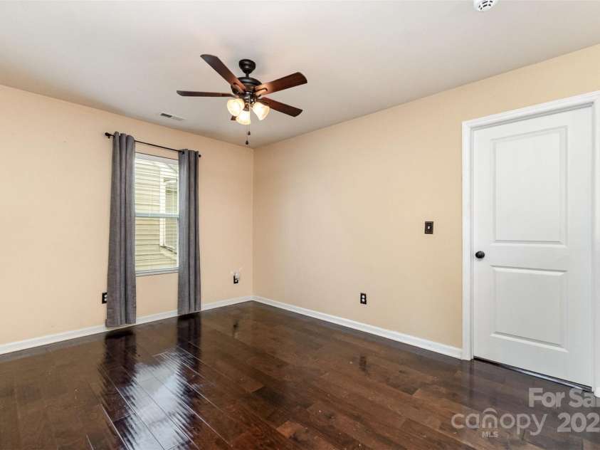 906 Rook Road, Charlotte, NC 28216.  MLS# CAR4281976, YatesRealty ID 30764. 