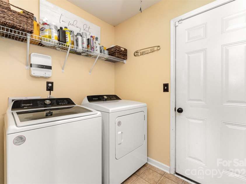 906 Rook Road, Charlotte, NC 28216.  MLS# CAR4281976, YatesRealty ID 30764. 